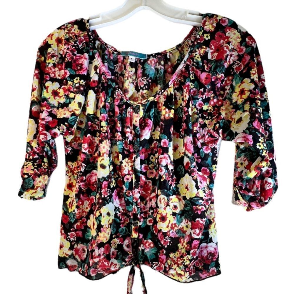 Julie's Closet Top‎